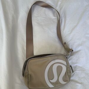LULULEMON everywhere belt bag